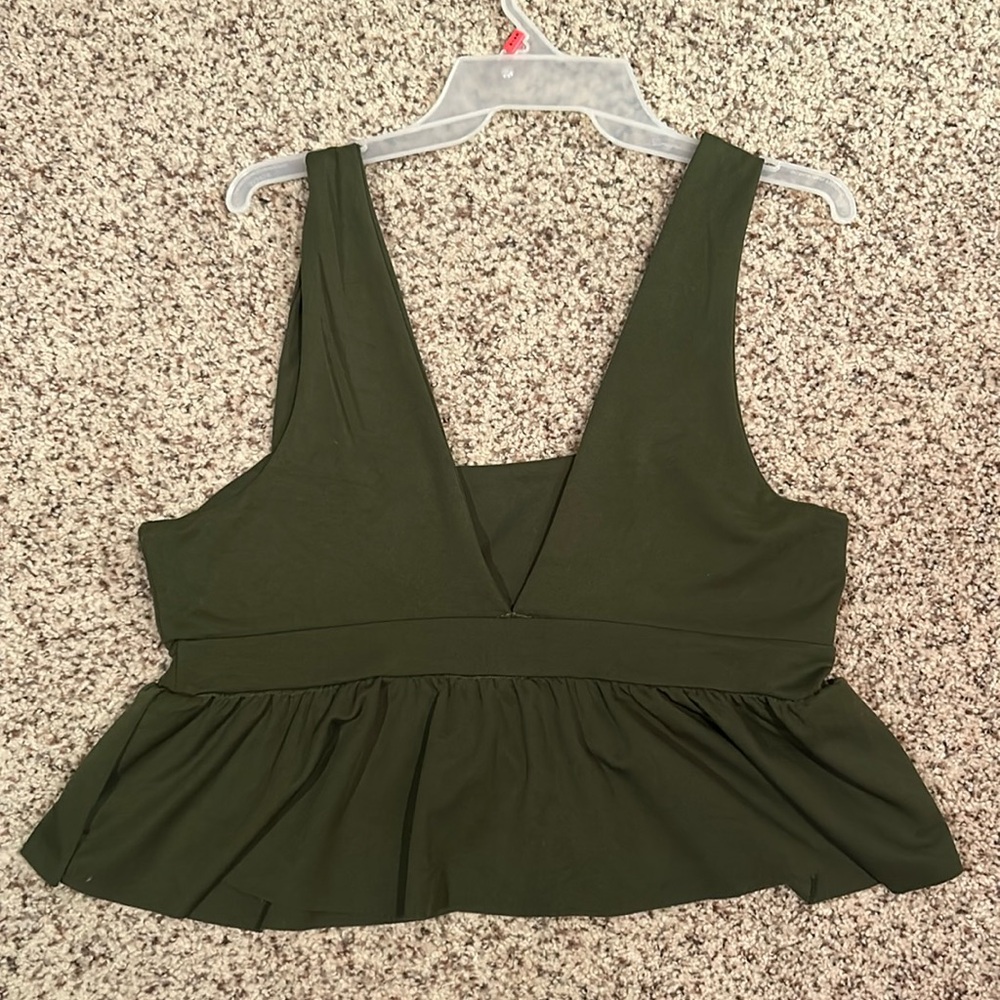 Urban Outfitters size M dark green cropped tank top